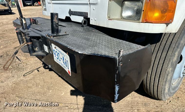 image for item EL0015 1997 International 4900 digger derrick truck