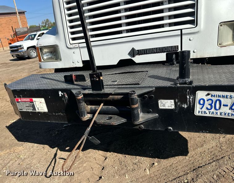 image for item EL0015 1997 International 4900 digger derrick truck