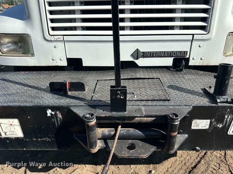 image for item EL0015 1997 International 4900 digger derrick truck