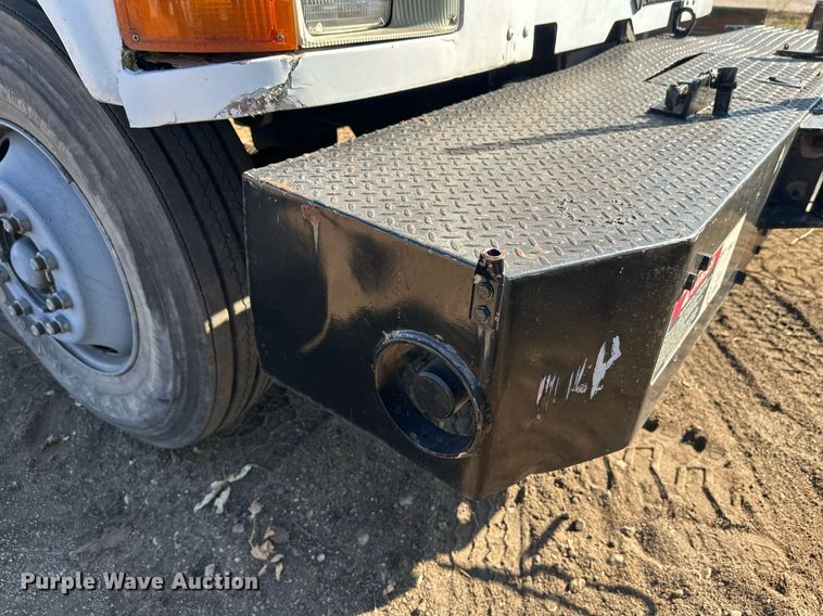 image for item EL0015 1997 International 4900 digger derrick truck