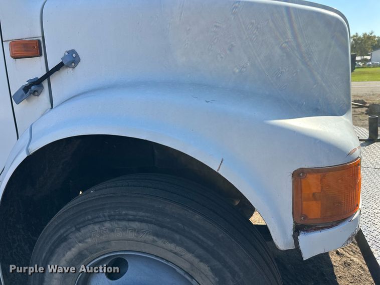 image for item EL0015 1997 International 4900 digger derrick truck