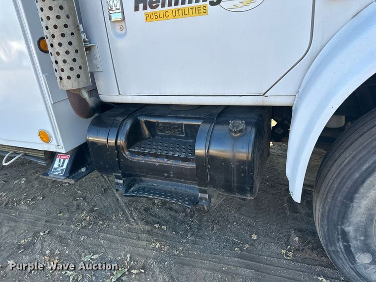 image for item EL0015 1997 International 4900 digger derrick truck