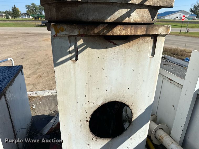 image for item EL0015 1997 International 4900 digger derrick truck