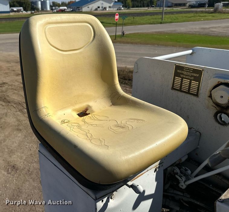 image for item EL0015 1997 International 4900 digger derrick truck