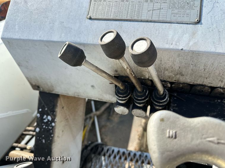 image for item EL0015 1997 International 4900 digger derrick truck