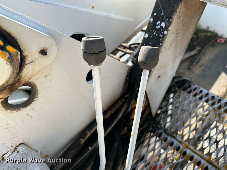 image for item EL0015 1997 International 4900 digger derrick truck