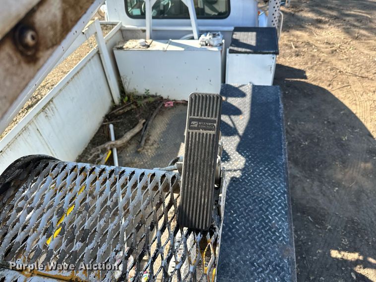 image for item EL0015 1997 International 4900 digger derrick truck