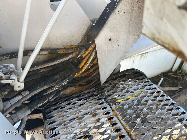 image for item EL0015 1997 International 4900 digger derrick truck