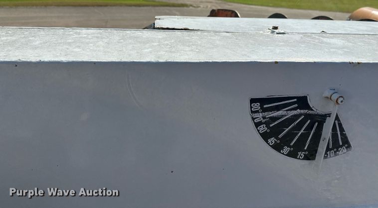 image for item EL0015 1997 International 4900 digger derrick truck