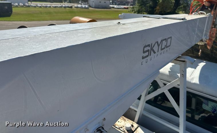 image for item EL0015 1997 International 4900 digger derrick truck