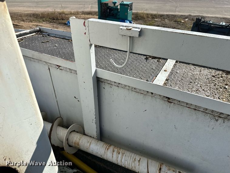 image for item EL0015 1997 International 4900 digger derrick truck