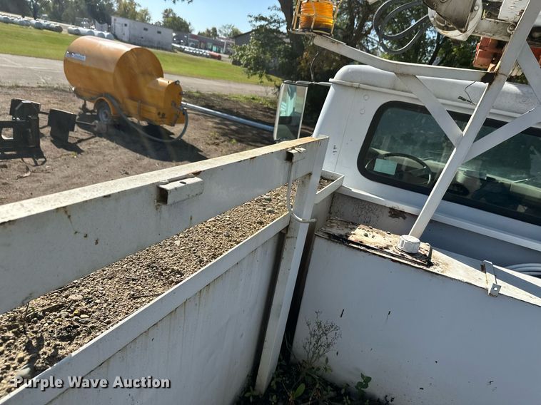 image for item EL0015 1997 International 4900 digger derrick truck