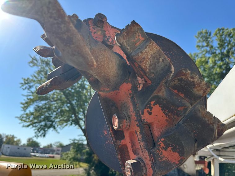 image for item EL0015 1997 International 4900 digger derrick truck