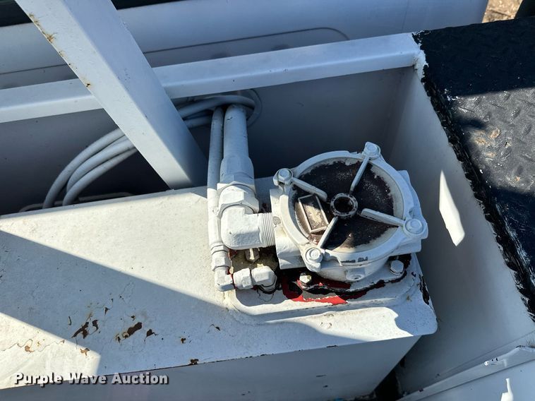 image for item EL0015 1997 International 4900 digger derrick truck