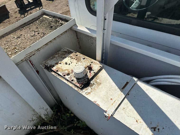 image for item EL0015 1997 International 4900 digger derrick truck