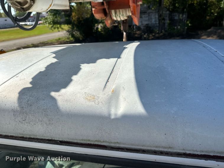 image for item EL0015 1997 International 4900 digger derrick truck