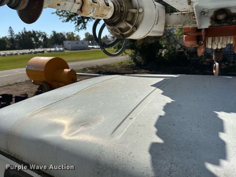 image for item EL0015 1997 International 4900 digger derrick truck