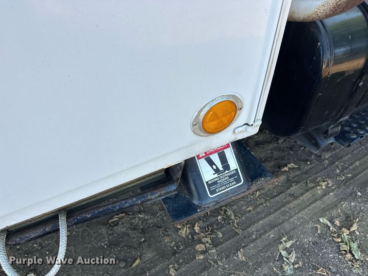 image for item EL0015 1997 International 4900 digger derrick truck