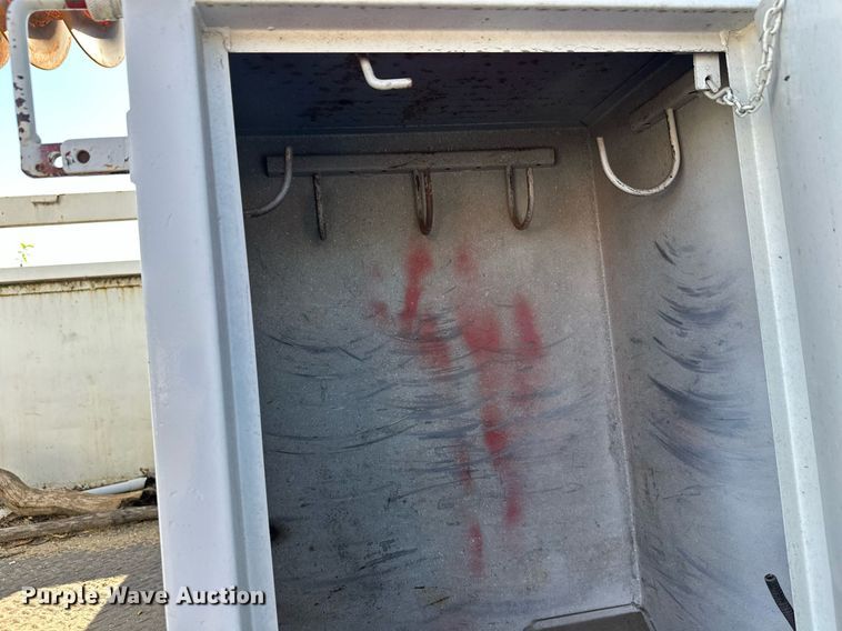 image for item EL0015 1997 International 4900 digger derrick truck