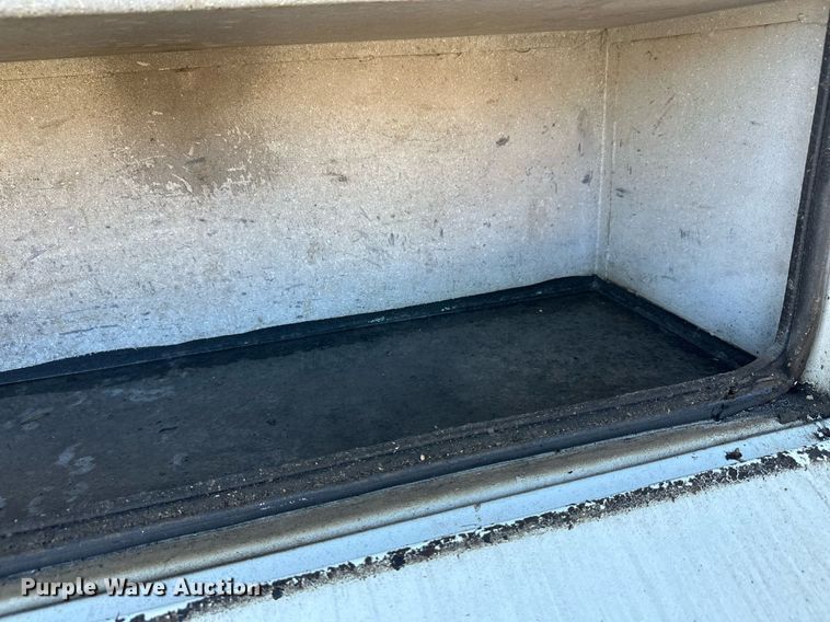 image for item EL0015 1997 International 4900 digger derrick truck