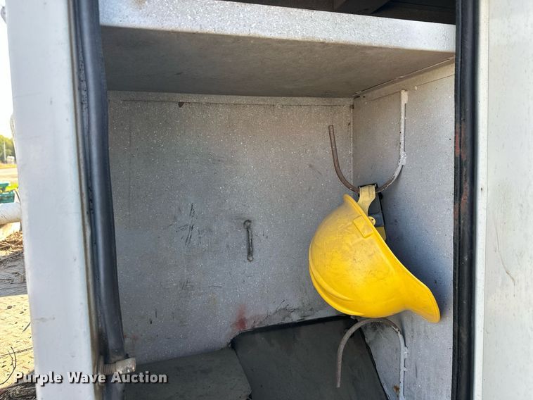 image for item EL0015 1997 International 4900 digger derrick truck