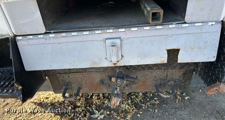 image for item EL0015 1997 International 4900 digger derrick truck