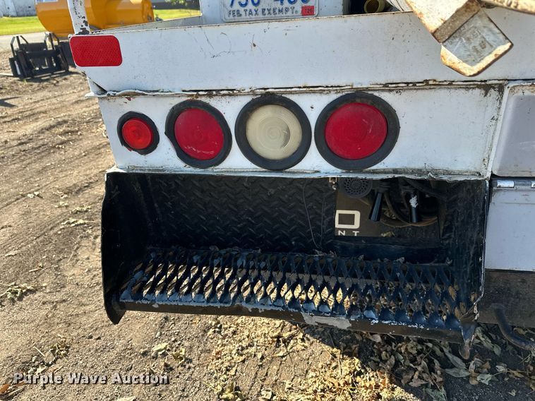 image for item EL0015 1997 International 4900 digger derrick truck