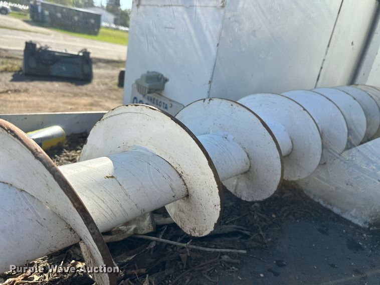 image for item EL0015 1997 International 4900 digger derrick truck