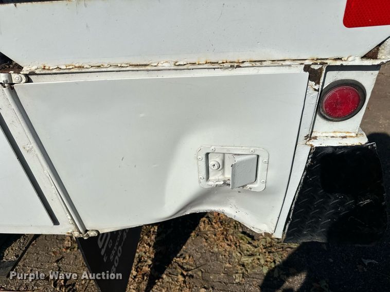 image for item EL0015 1997 International 4900 digger derrick truck