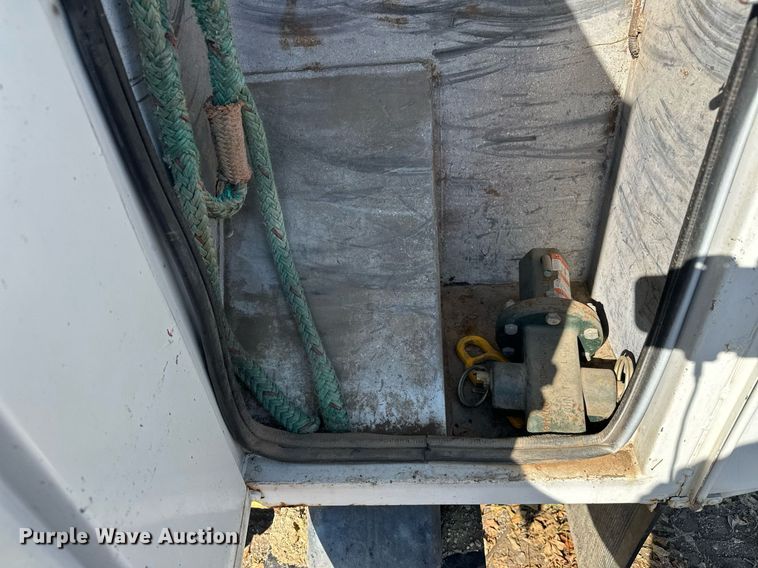 image for item EL0015 1997 International 4900 digger derrick truck