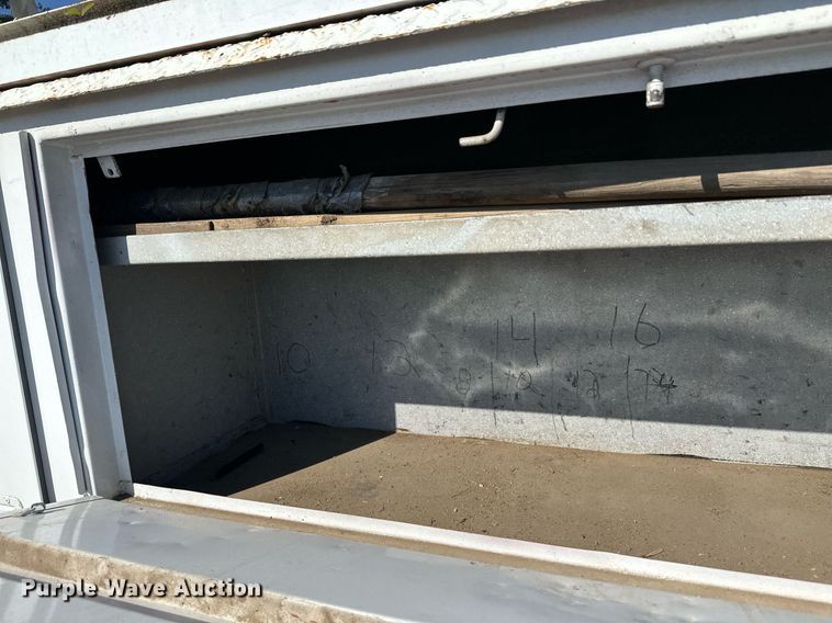 image for item EL0015 1997 International 4900 digger derrick truck