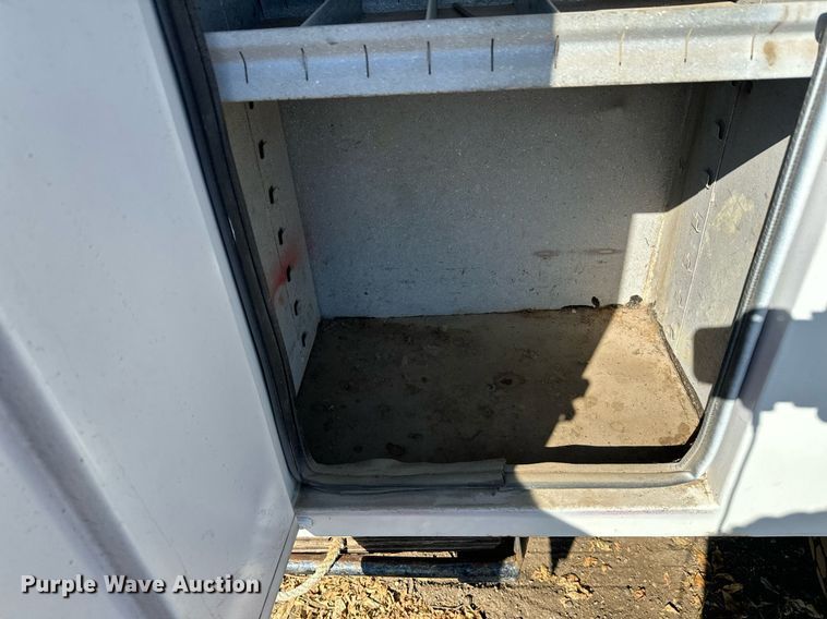 image for item EL0015 1997 International 4900 digger derrick truck