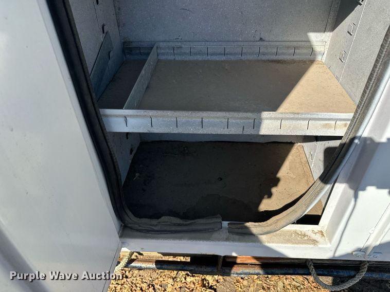 image for item EL0015 1997 International 4900 digger derrick truck