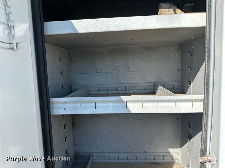 image for item EL0015 1997 International 4900 digger derrick truck