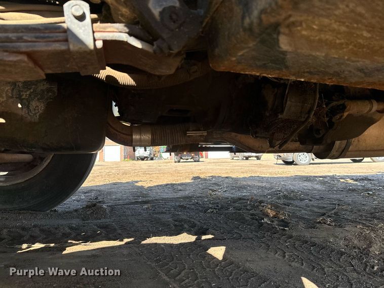 image for item EL0015 1997 International 4900 digger derrick truck