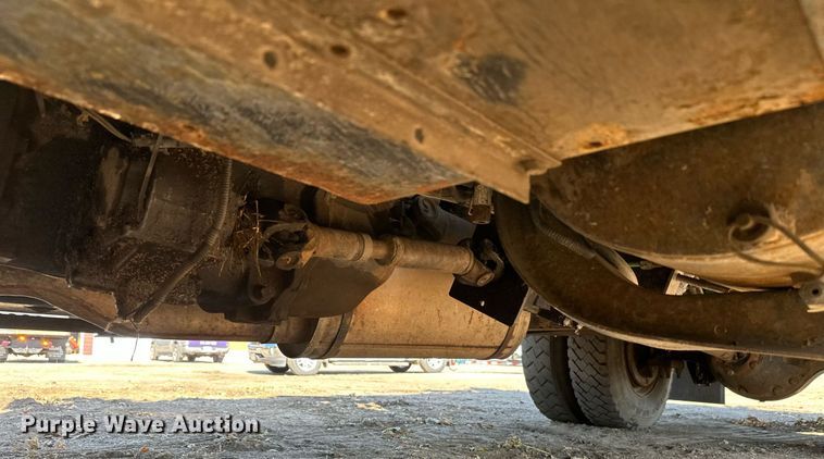 image for item EL0015 1997 International 4900 digger derrick truck