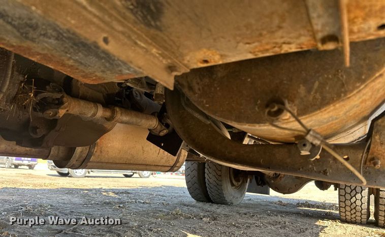 image for item EL0015 1997 International 4900 digger derrick truck