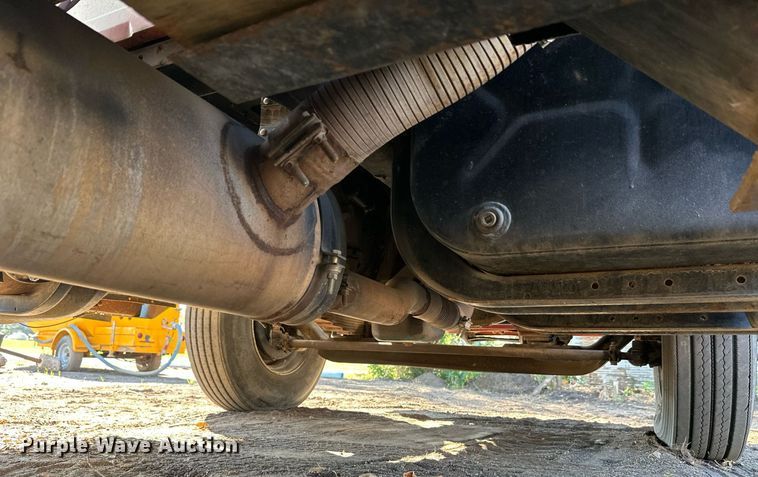 image for item EL0015 1997 International 4900 digger derrick truck