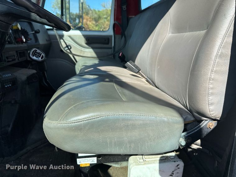 image for item EL0015 1997 International 4900 digger derrick truck