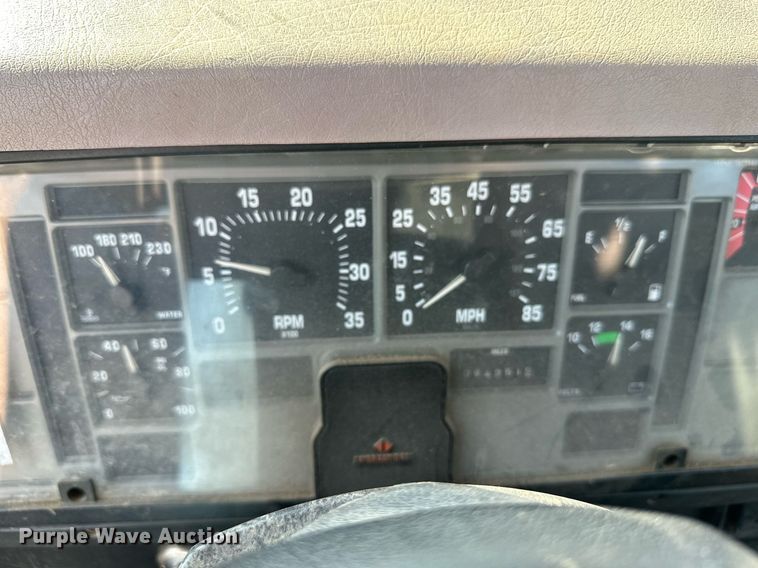 image for item EL0015 1997 International 4900 digger derrick truck