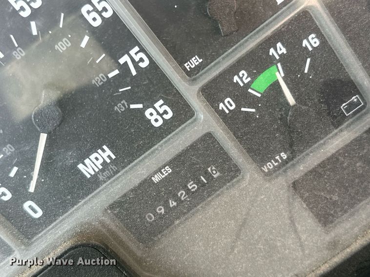 image for item EL0015 1997 International 4900 digger derrick truck