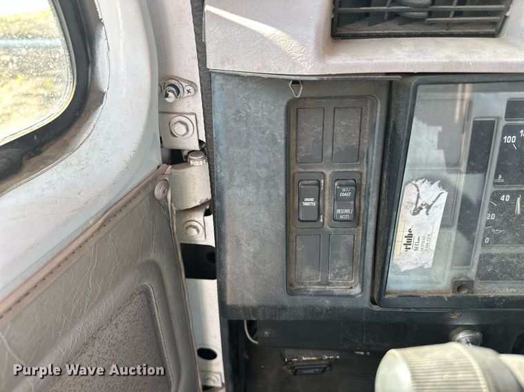 image for item EL0015 1997 International 4900 digger derrick truck