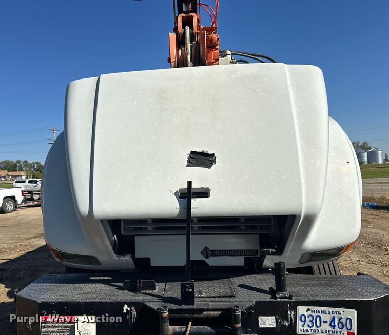 image for item EL0015 1997 International 4900 digger derrick truck