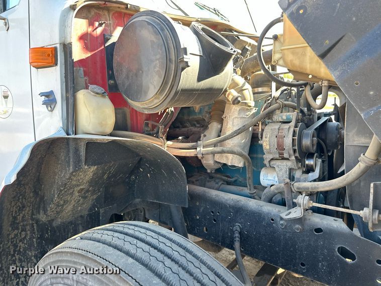 image for item EL0015 1997 International 4900 digger derrick truck