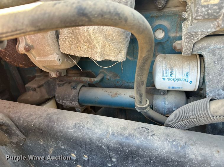 image for item EL0015 1997 International 4900 digger derrick truck