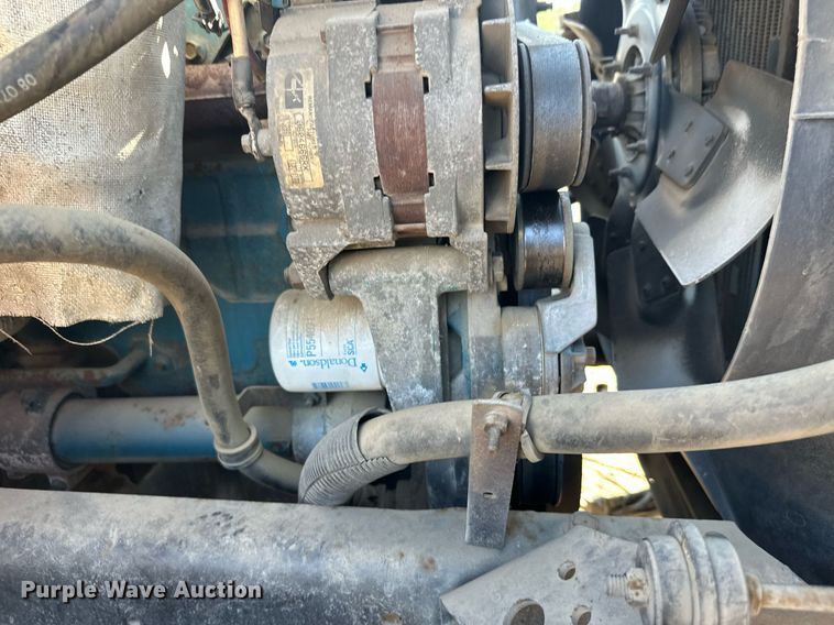 image for item EL0015 1997 International 4900 digger derrick truck