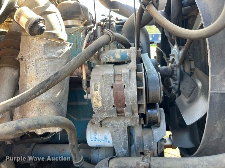 image for item EL0015 1997 International 4900 digger derrick truck