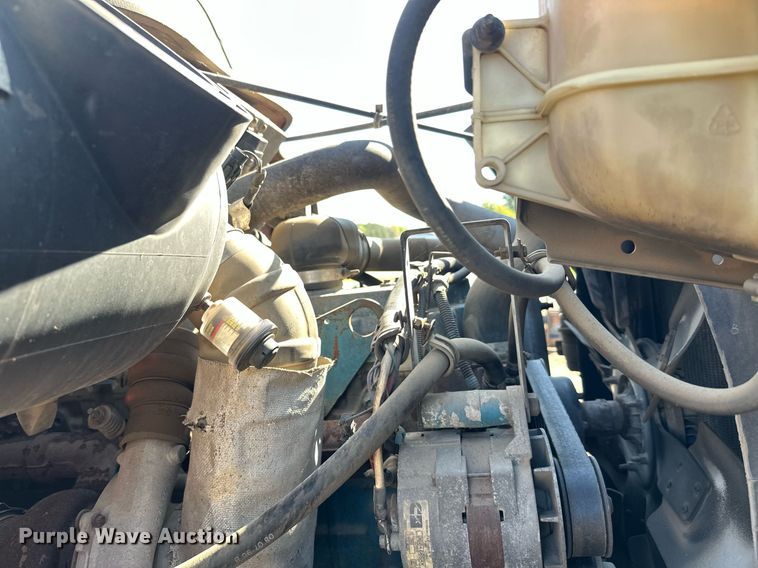 image for item EL0015 1997 International 4900 digger derrick truck