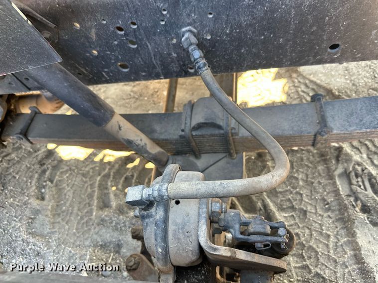 image for item EL0015 1997 International 4900 digger derrick truck