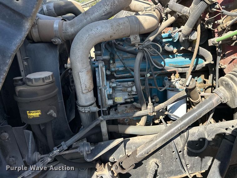 image for item EL0015 1997 International 4900 digger derrick truck